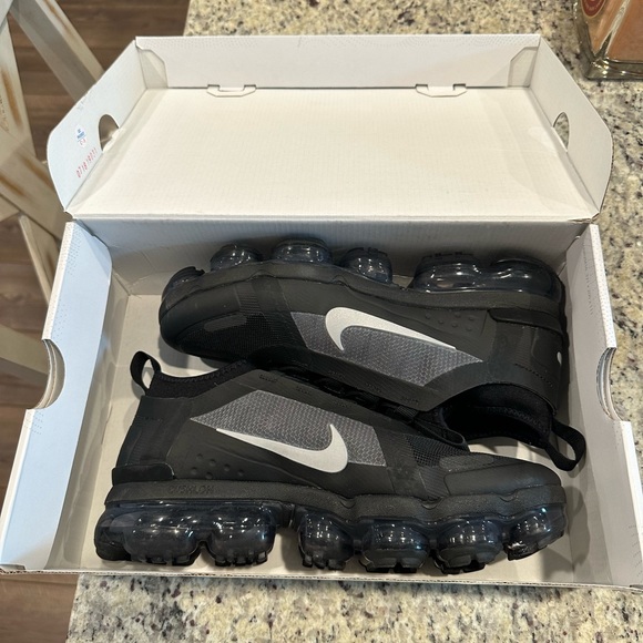 Nike Vapormax - Picture 1 of 5